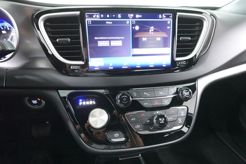 2026 Chrysler Voyager LX