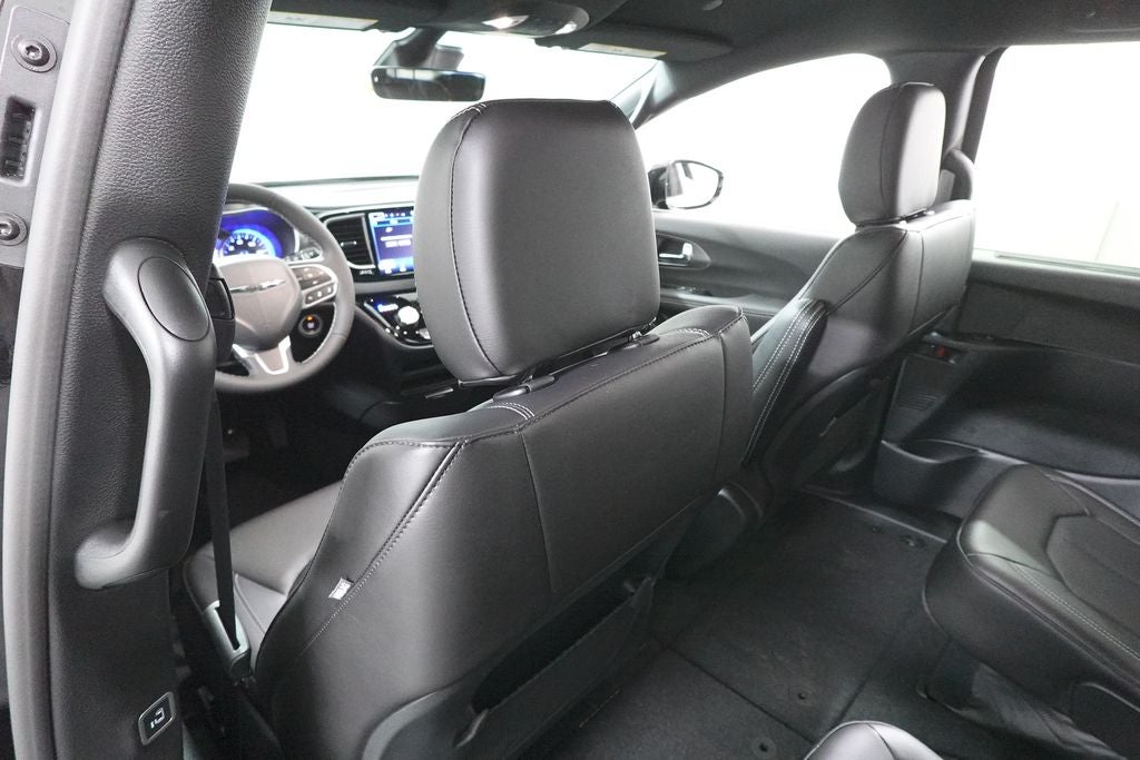 2026 Chrysler Voyager LX