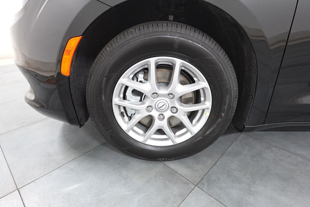 2026 Chrysler Voyager LX