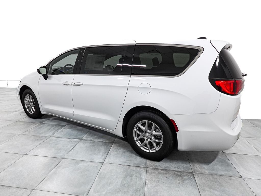 2026 Chrysler Voyager LX