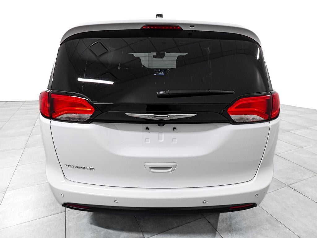 2026 Chrysler Voyager LX