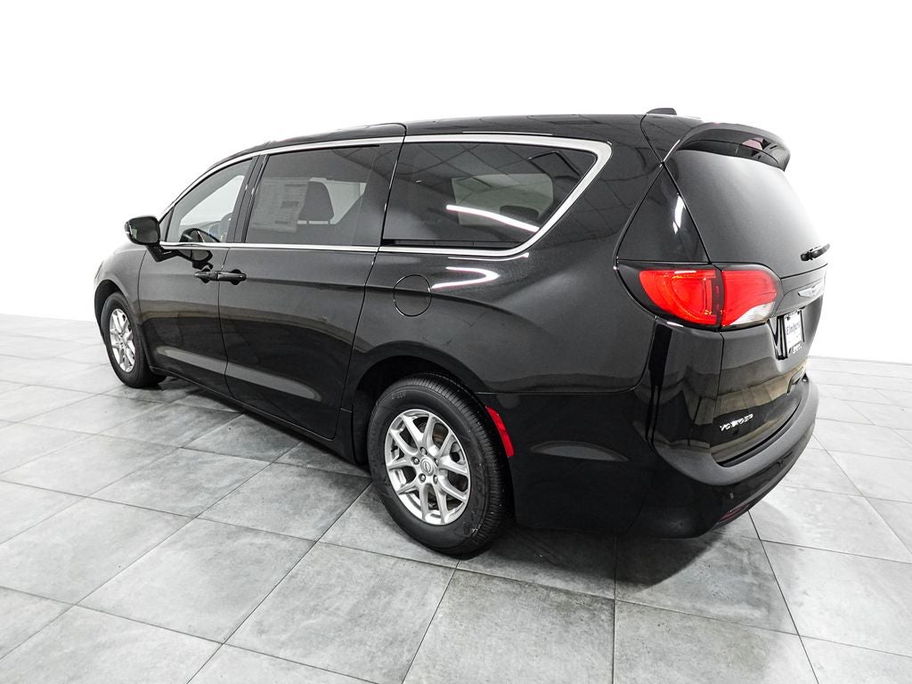 2026 Chrysler Voyager LX
