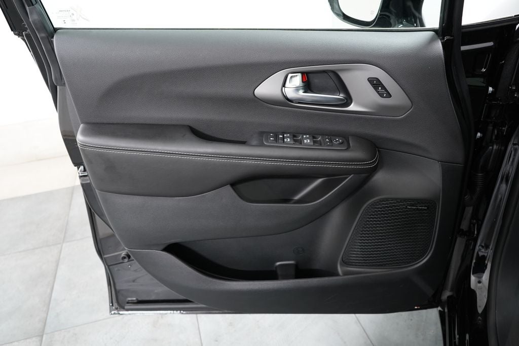 2027 Chrysler Pacifica Limited