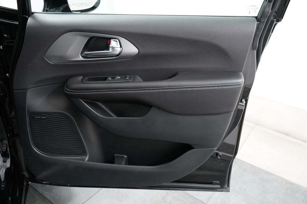 2027 Chrysler Pacifica Limited