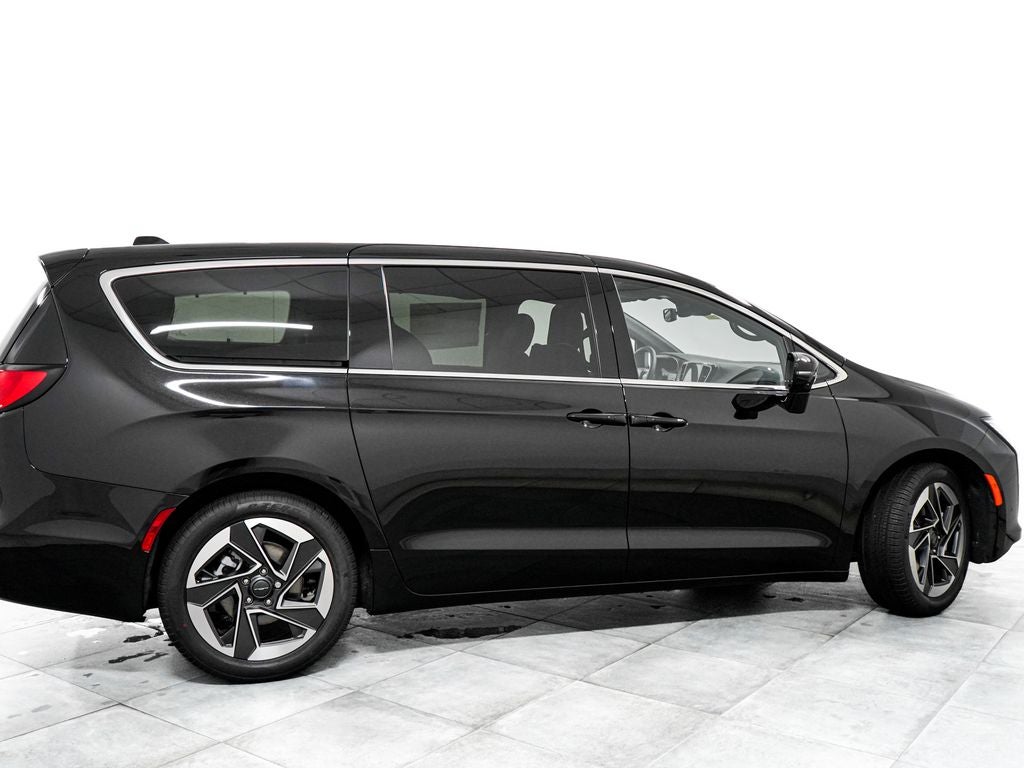 2027 Chrysler Pacifica Limited