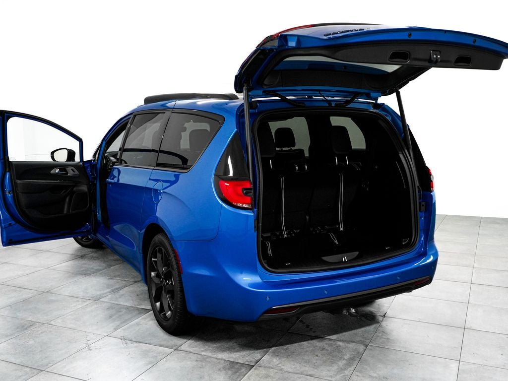 2027 Chrysler Pacifica Limited