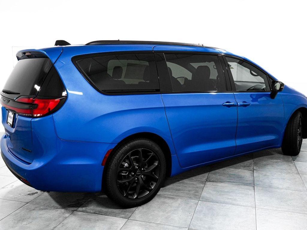 2027 Chrysler Pacifica Limited