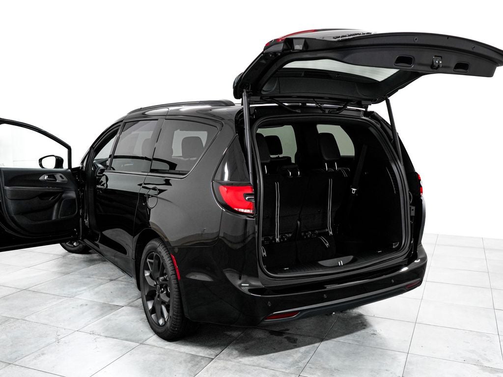2027 Chrysler Pacifica Limited