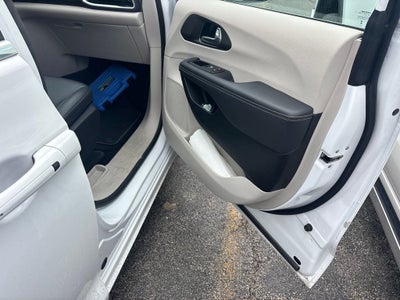 2024 Chrysler Pacifica Hybrid Hybrid Select