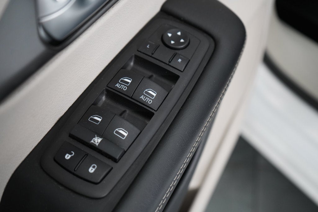 2024 Chrysler Pacifica Hybrid Hybrid Select