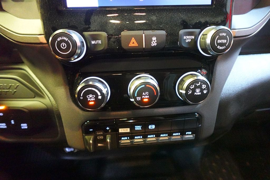 2026 RAM Ram 5500 Chassis Cab RAM 5500 TRADESMAN CHASSIS CREW CAB 4X4 84' CA