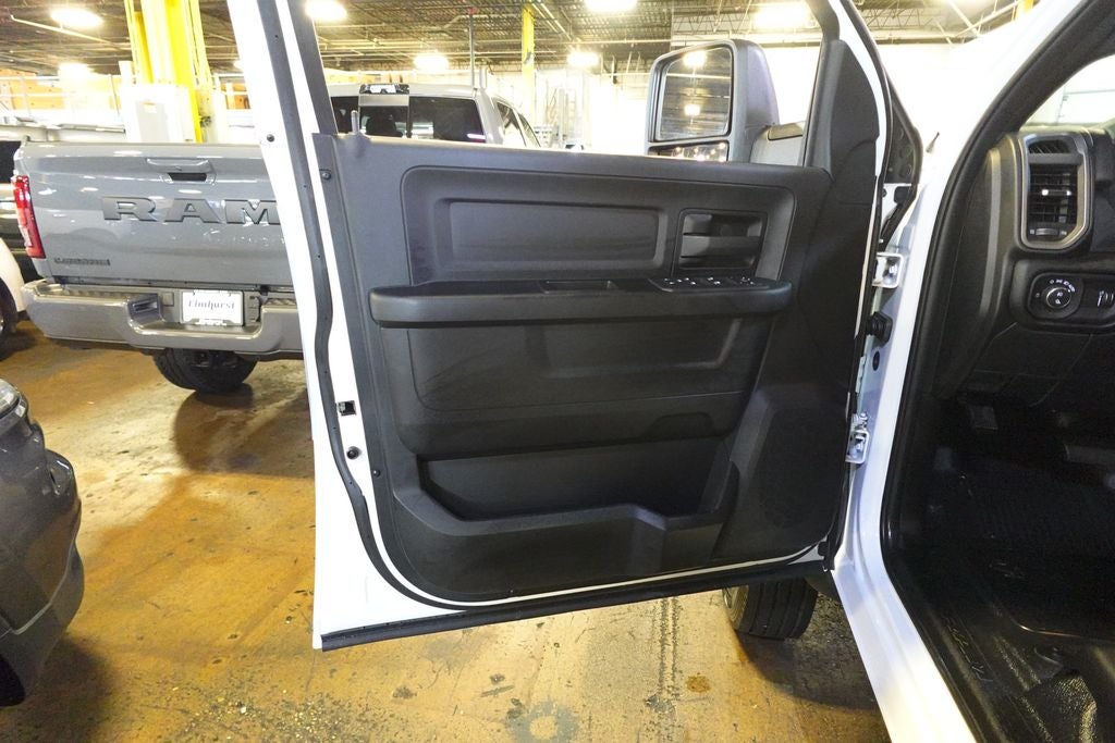 2026 RAM Ram 5500 Chassis Cab RAM 5500 TRADESMAN CHASSIS CREW CAB 4X4 84' CA