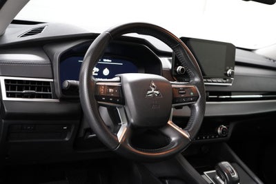 2024 Mitsubishi Outlander Base