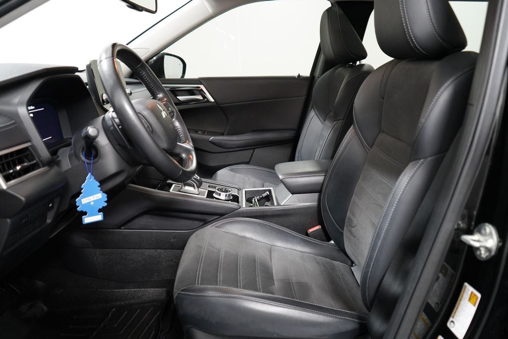 2024 Mitsubishi Outlander Base