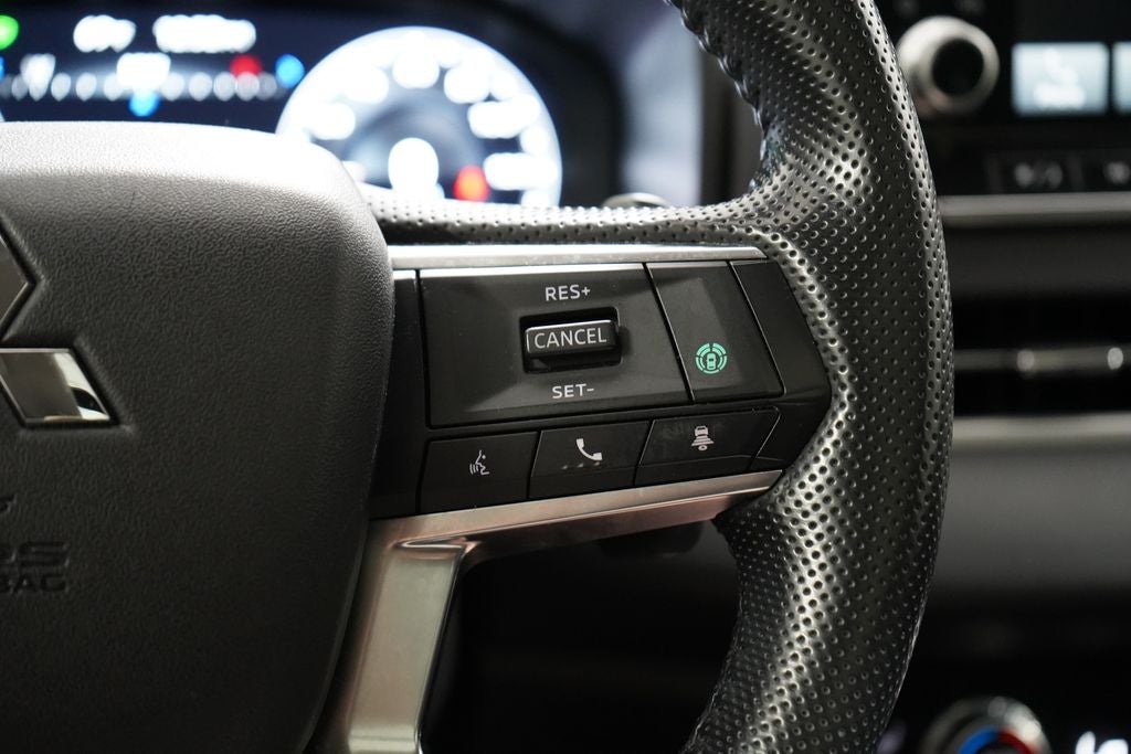 2024 Mitsubishi Outlander Base
