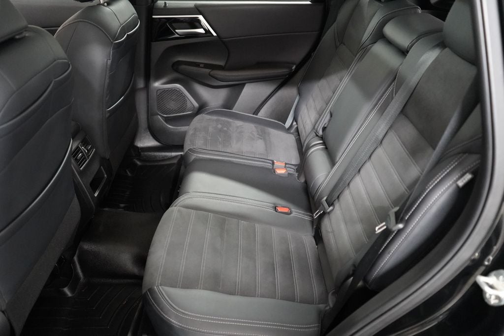 2024 Mitsubishi Outlander Base