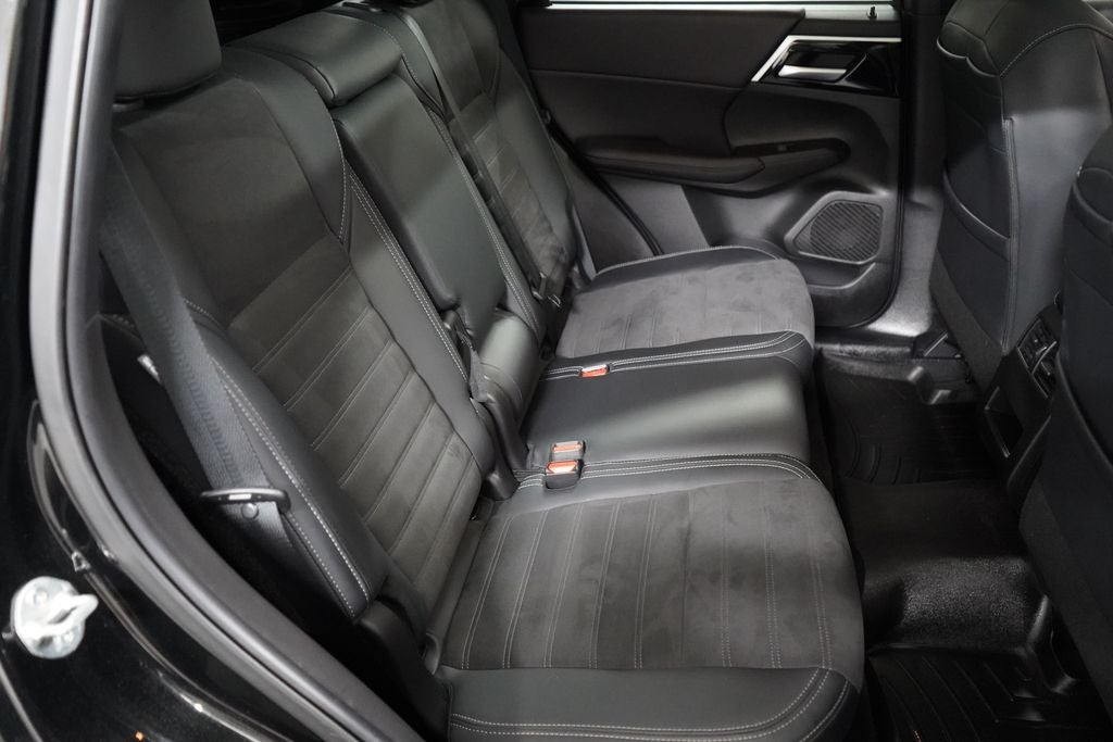 2024 Mitsubishi Outlander Base