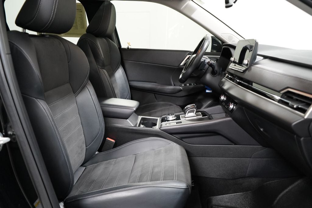 2024 Mitsubishi Outlander Base