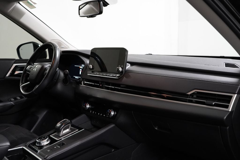 2024 Mitsubishi Outlander Base