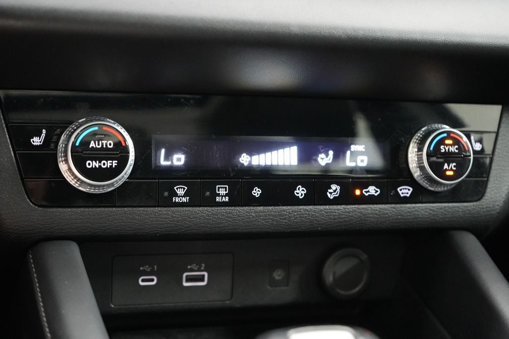 2024 Mitsubishi Outlander Base