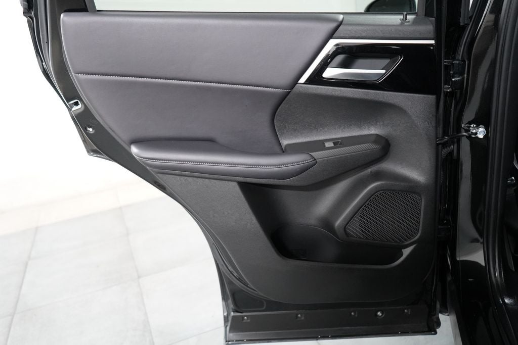 2024 Mitsubishi Outlander Base