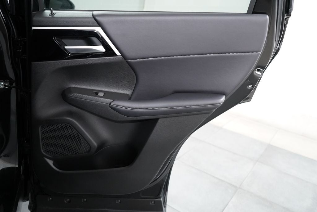2024 Mitsubishi Outlander Base