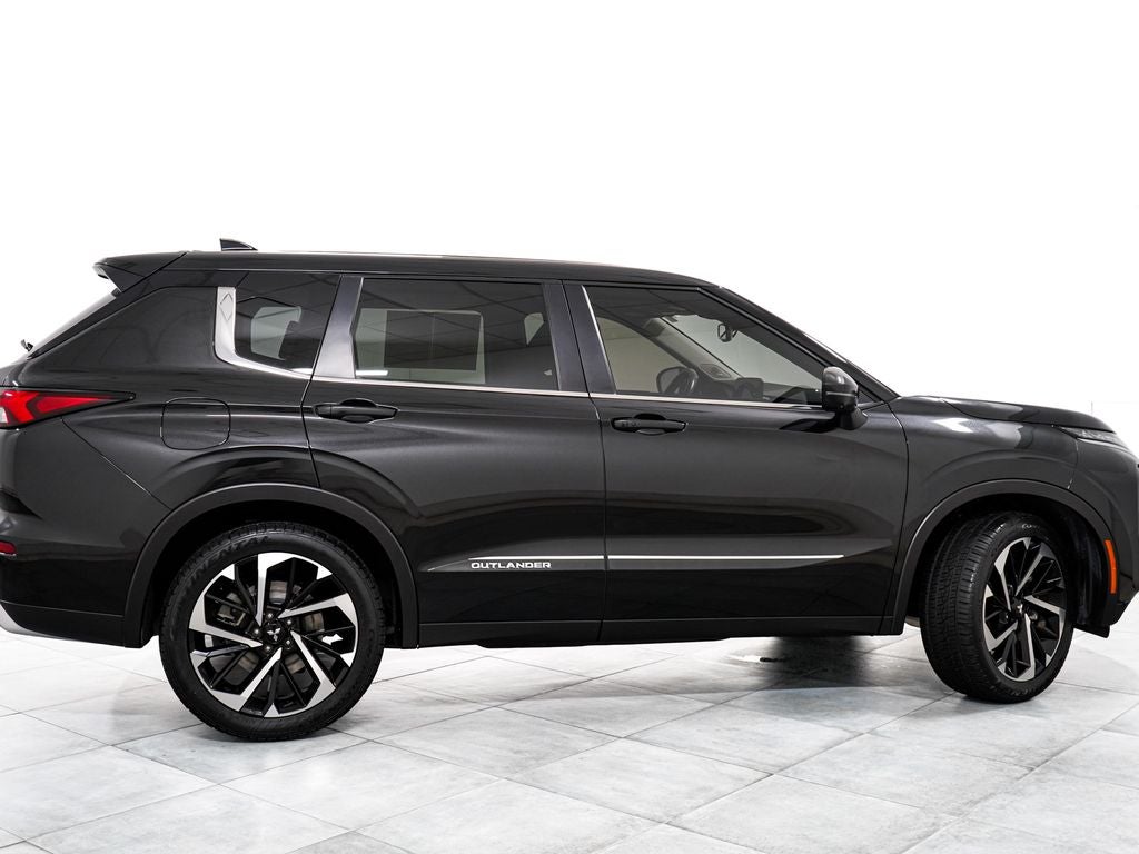 2024 Mitsubishi Outlander Base