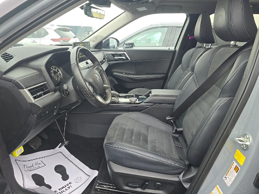 2026 Mitsubishi Outlander Base