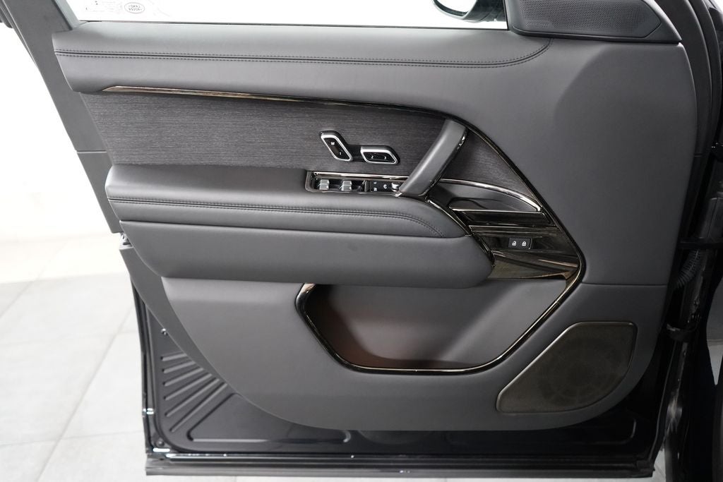 2024 Land Rover Range Rover SV
