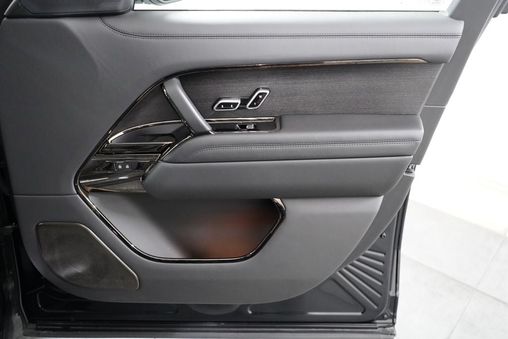 2024 Land Rover Range Rover SV