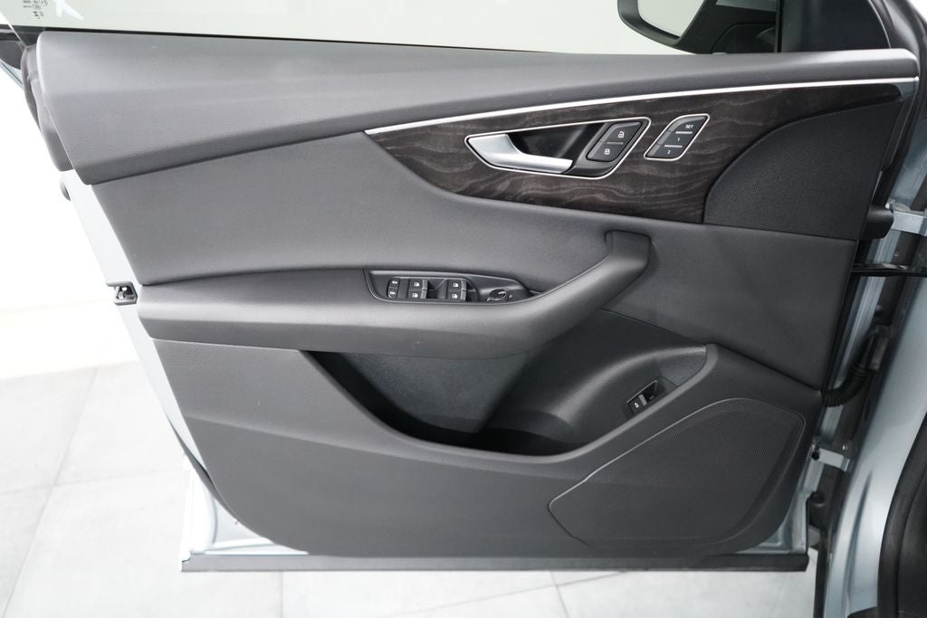 2023 Audi Q8 Premium