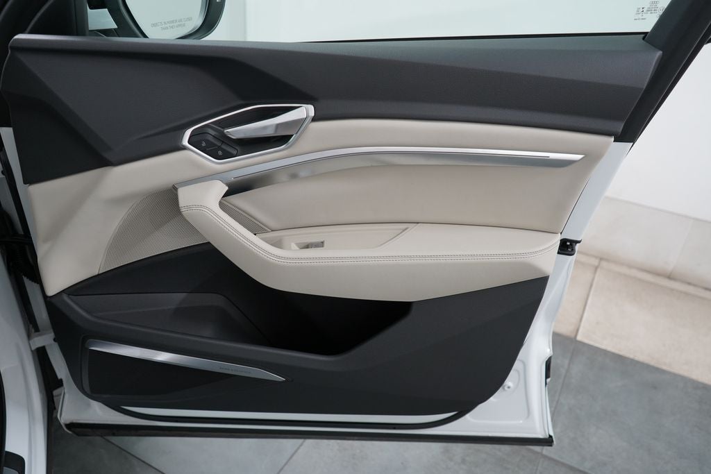 2023 Audi e-tron Premium Plus