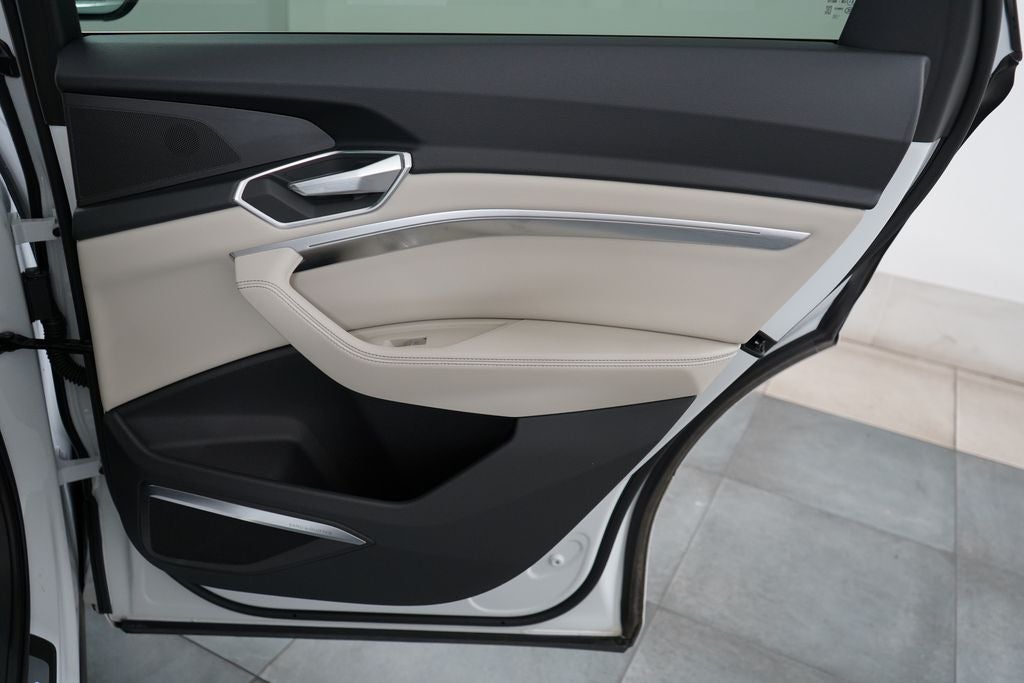 2023 Audi e-tron Premium Plus
