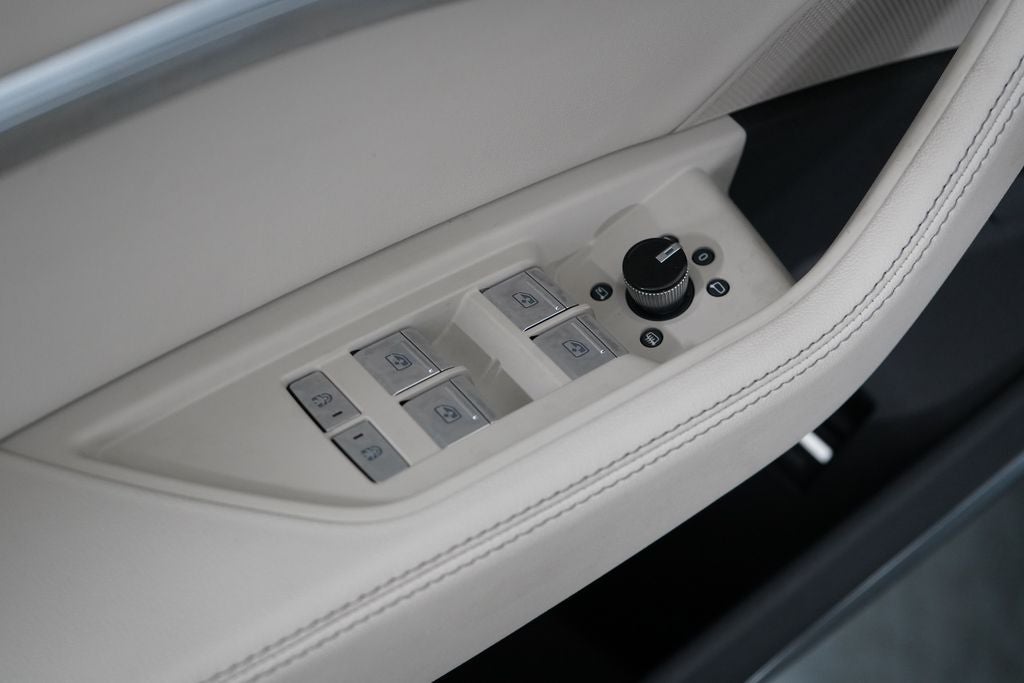 2023 Audi e-tron Premium Plus