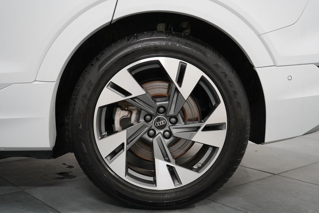 2023 Audi e-tron Premium Plus