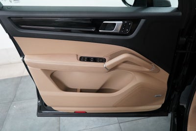 2022 Porsche Cayenne Base