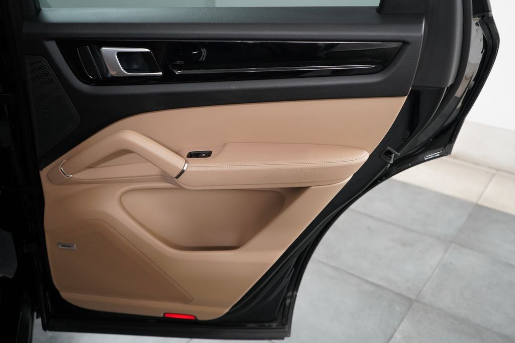 2022 Porsche Cayenne Base