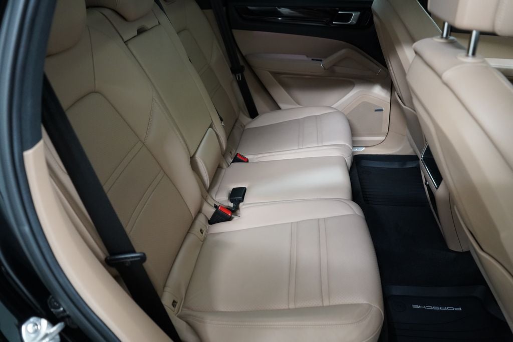 2022 Porsche Cayenne Base
