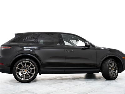 2022 Porsche Cayenne Base