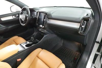 2019 Volvo XC40 Momentum