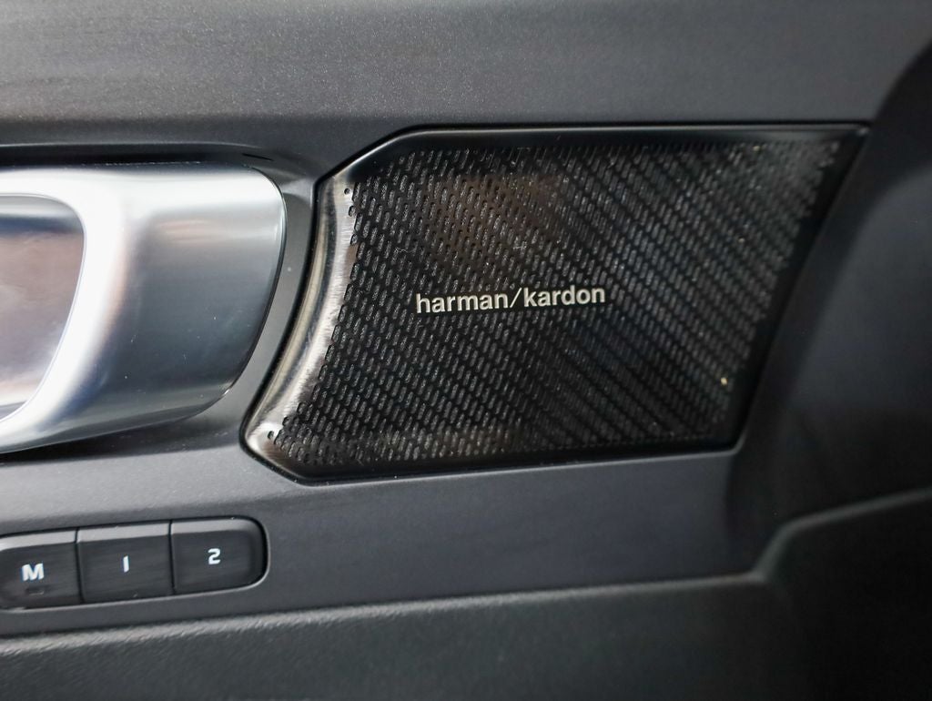 2021 Volvo XC40 Recharge Pure Electric P8