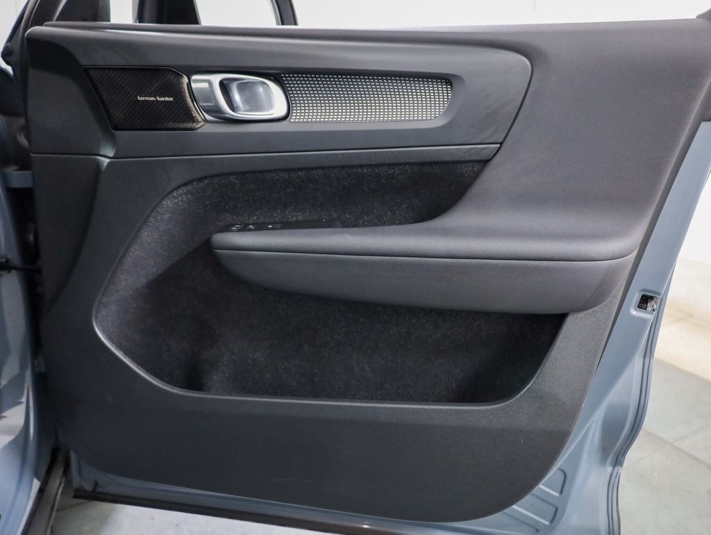 2021 Volvo XC40 Recharge Pure Electric P8