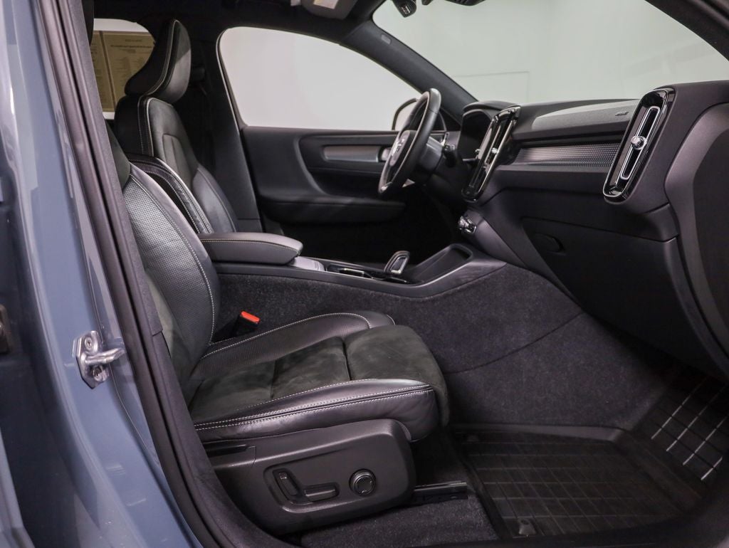 2021 Volvo XC40 Recharge Pure Electric P8