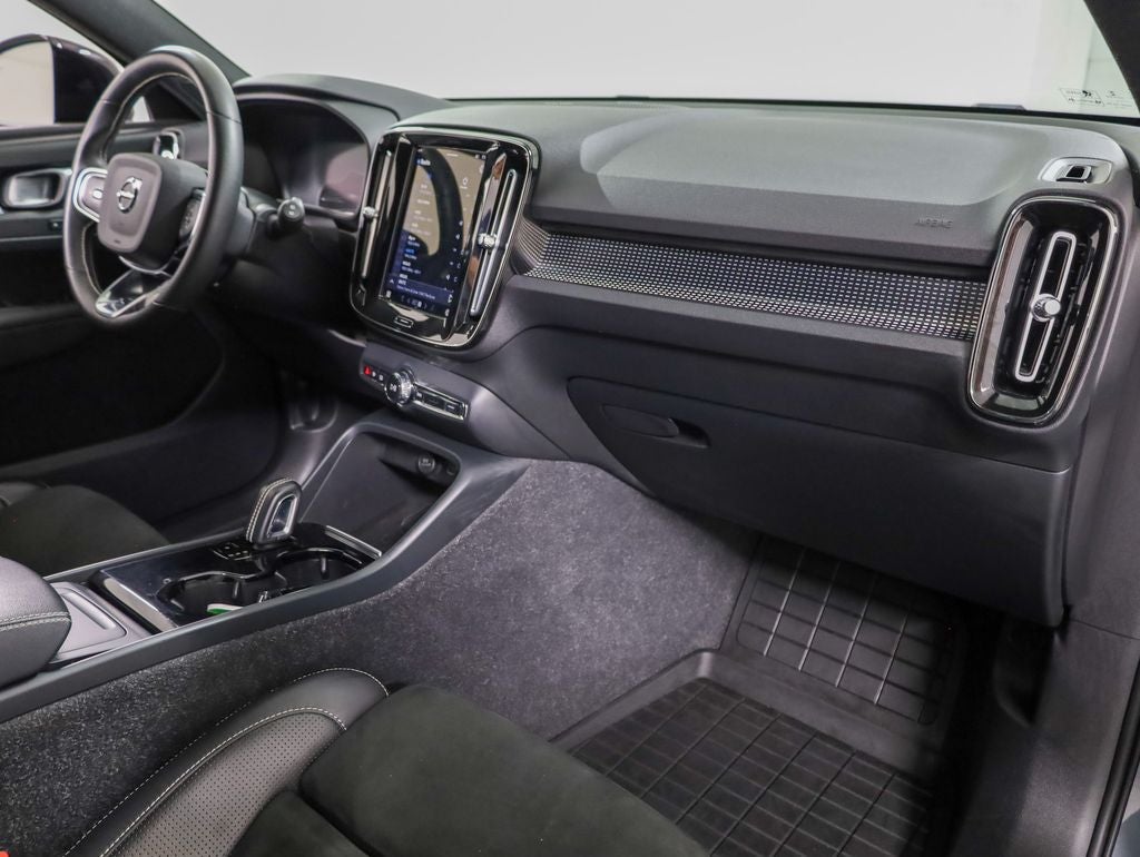 2021 Volvo XC40 Recharge Pure Electric P8