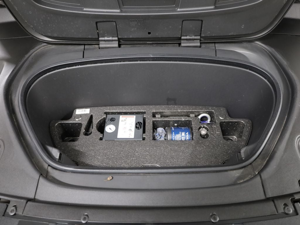 2021 Volvo XC40 Recharge Pure Electric P8