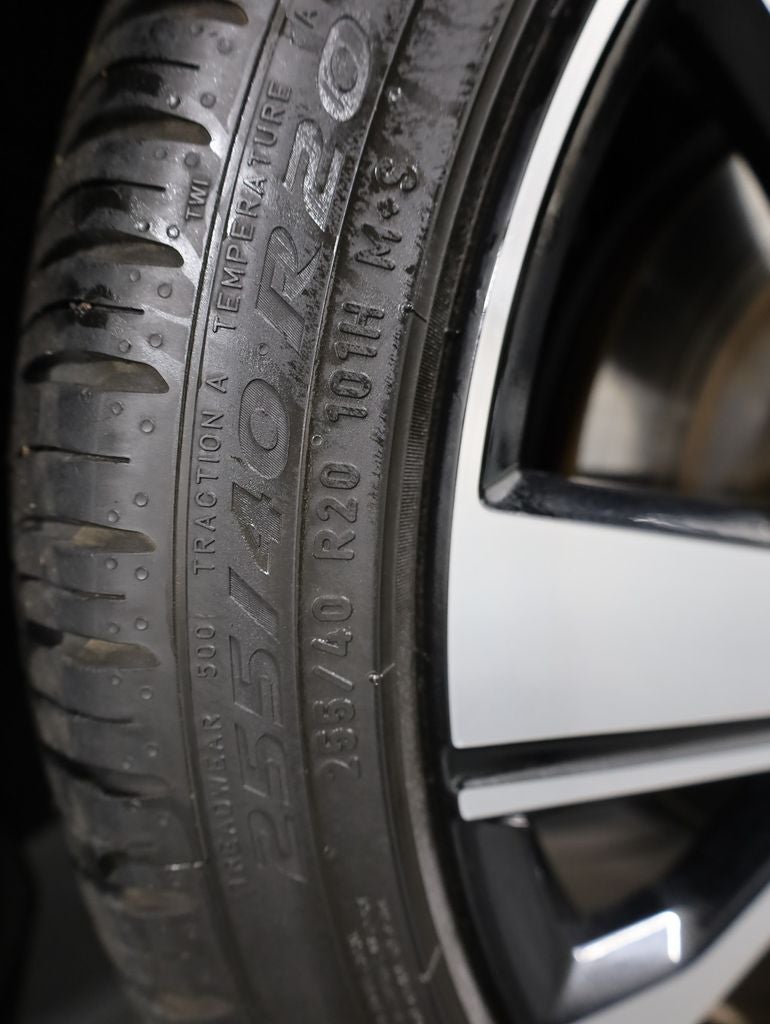 2021 Volvo XC40 Recharge Pure Electric P8