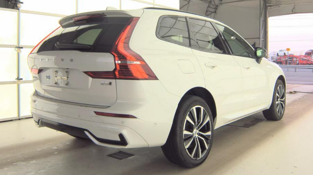 2023 Volvo XC60 B5 Plus Dark Theme