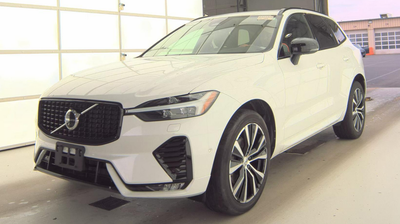 2023 Volvo XC60 B5 Plus Dark Theme