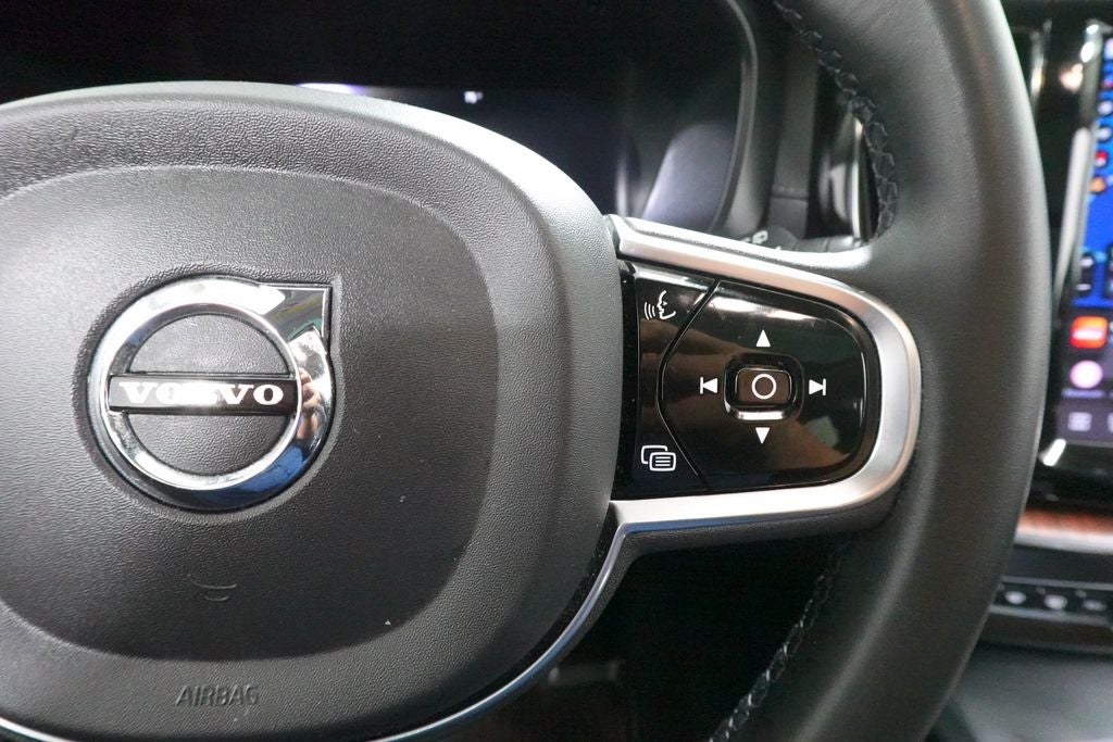 2023 Volvo XC60 Ultimate Dark Theme