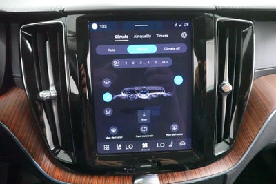 2023 Volvo XC60 Ultimate Dark Theme